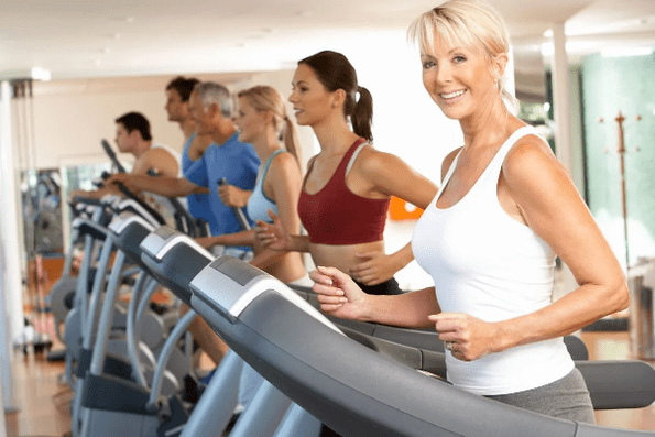 L'allenamento cardio su un tapis roulant ti aiuterà a perdere peso nell'addome e nei fianchi