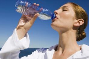 bere acqua con una dieta pigra